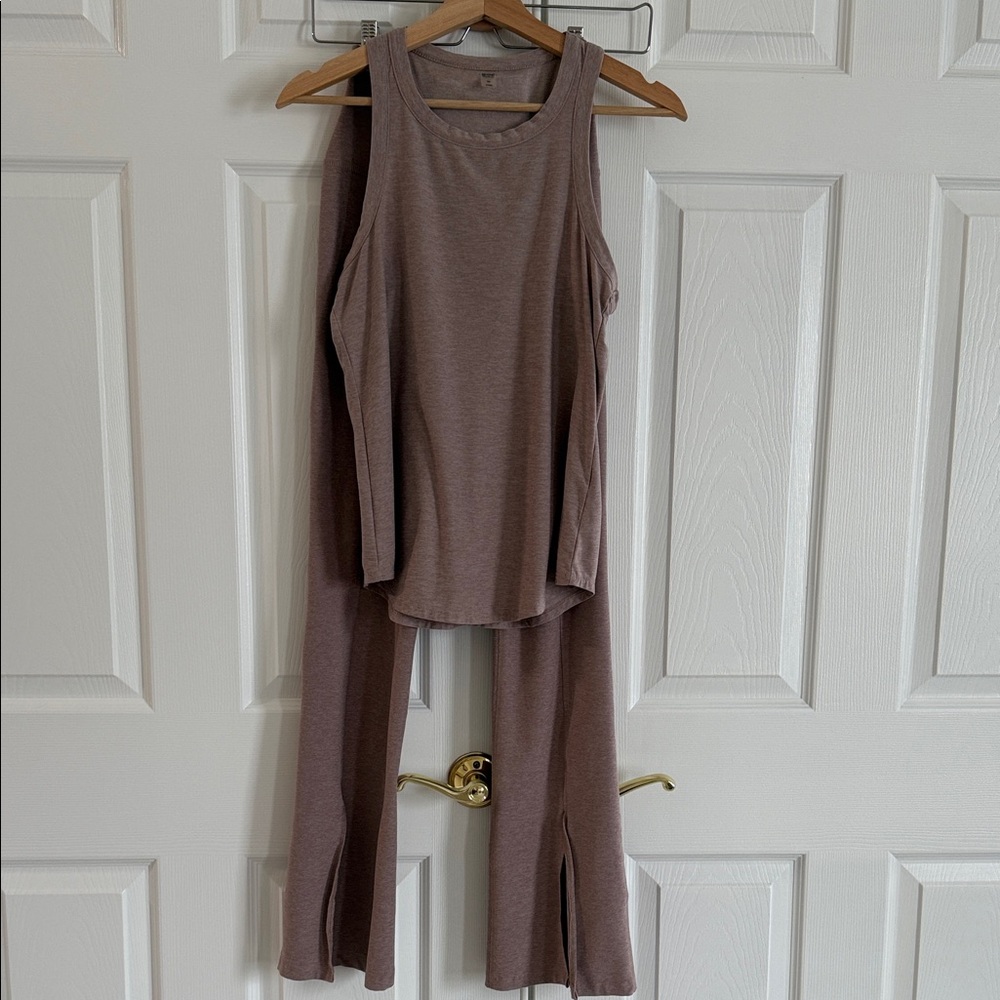 Beyond yoga tank and leggings set